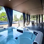 منتزه العطل Adrialux Mobile Homes 3*